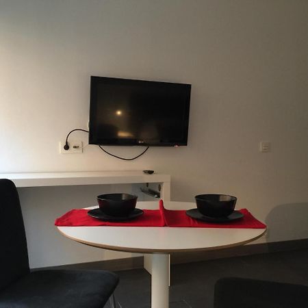 Room And Kitchen Bilbao Bagian luar foto