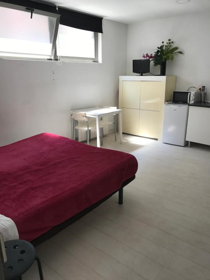 Room And Kitchen Bilbao Bagian luar foto