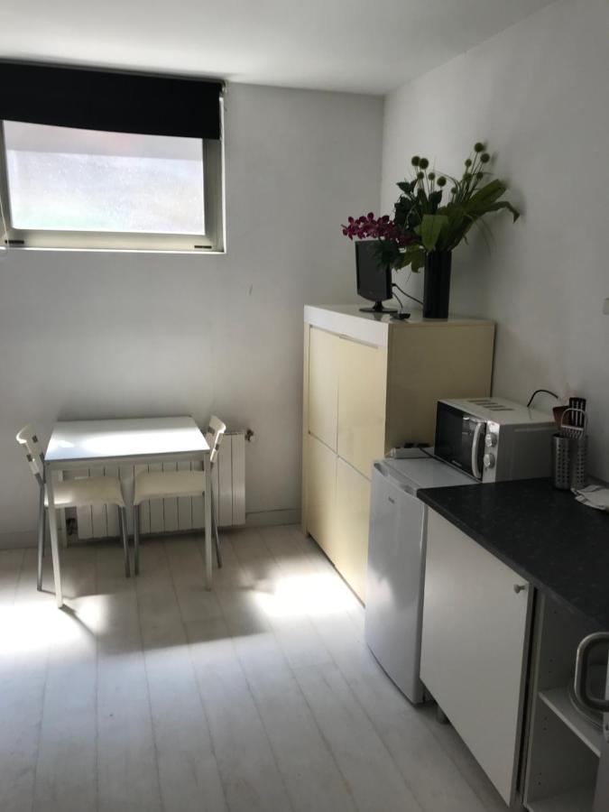 Room And Kitchen Bilbao Bagian luar foto