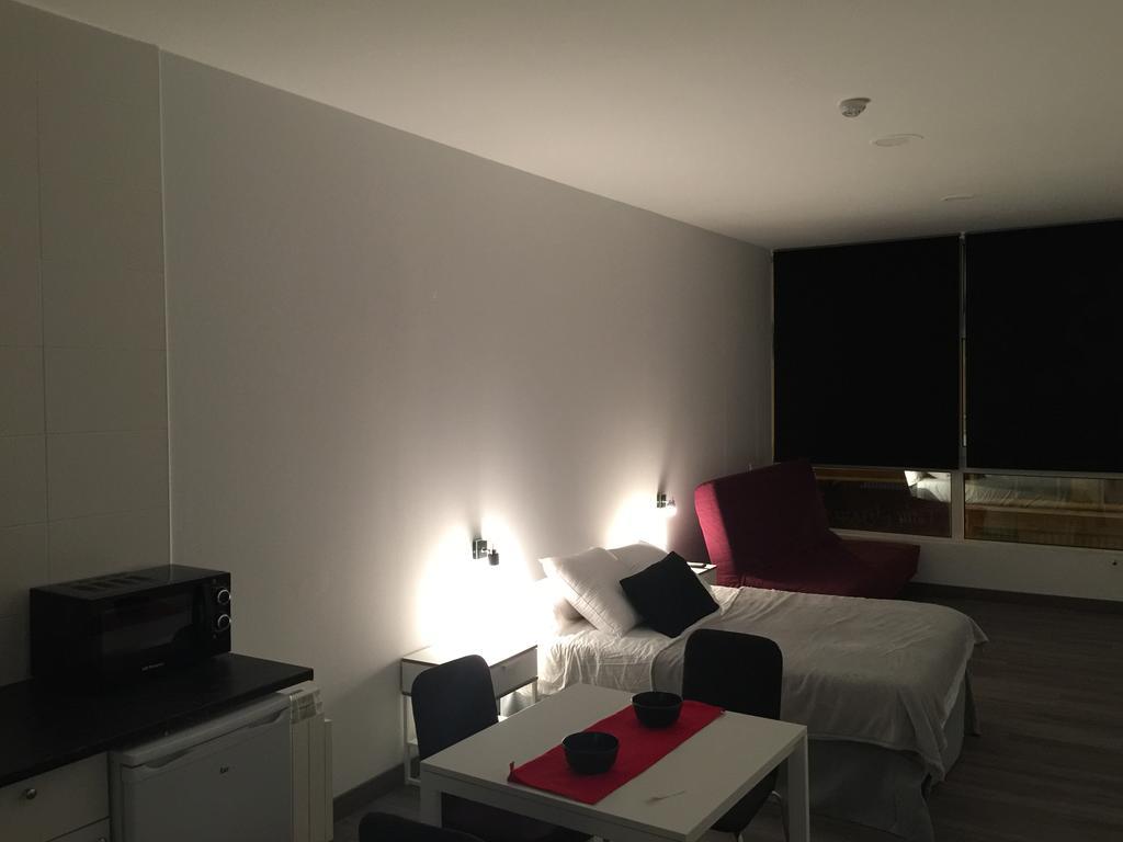 Room And Kitchen Bilbao Bagian luar foto