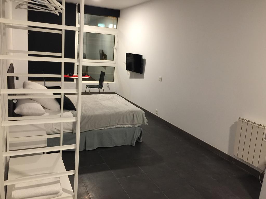 Room And Kitchen Bilbao Bagian luar foto