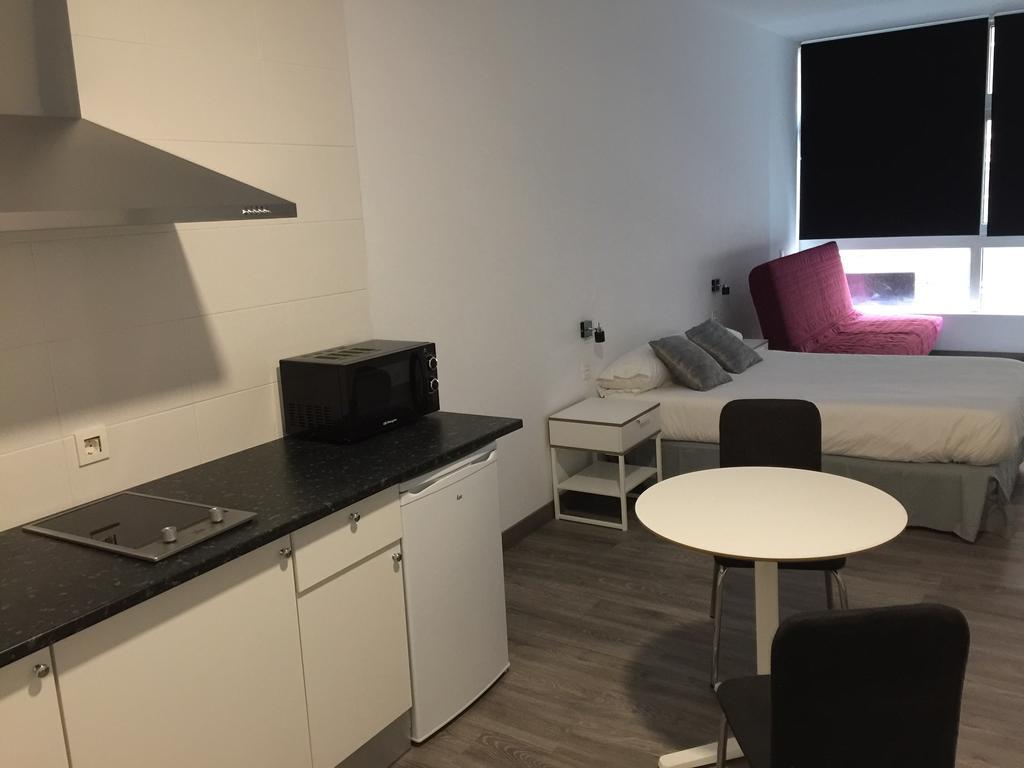 Room And Kitchen Bilbao Bagian luar foto