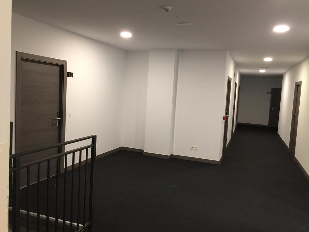 Room And Kitchen Bilbao Bagian luar foto