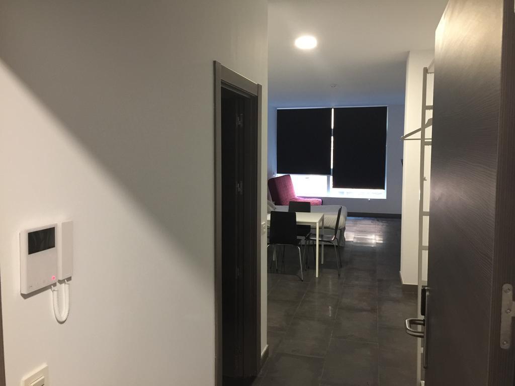 Room And Kitchen Bilbao Bagian luar foto