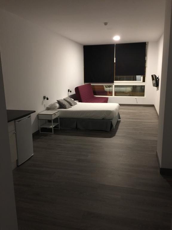 Room And Kitchen Bilbao Bagian luar foto