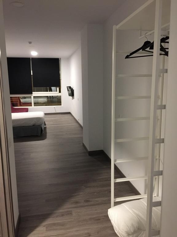 Room And Kitchen Bilbao Bagian luar foto