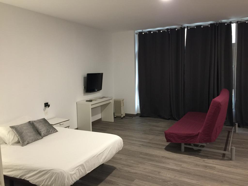 Room And Kitchen Bilbao Bagian luar foto