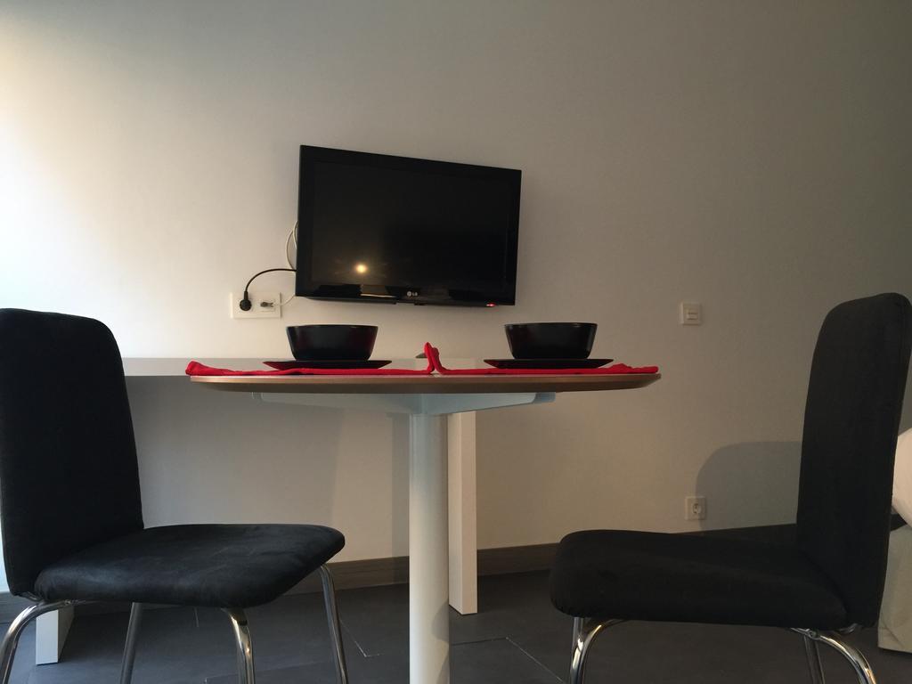 Room And Kitchen Bilbao Bagian luar foto