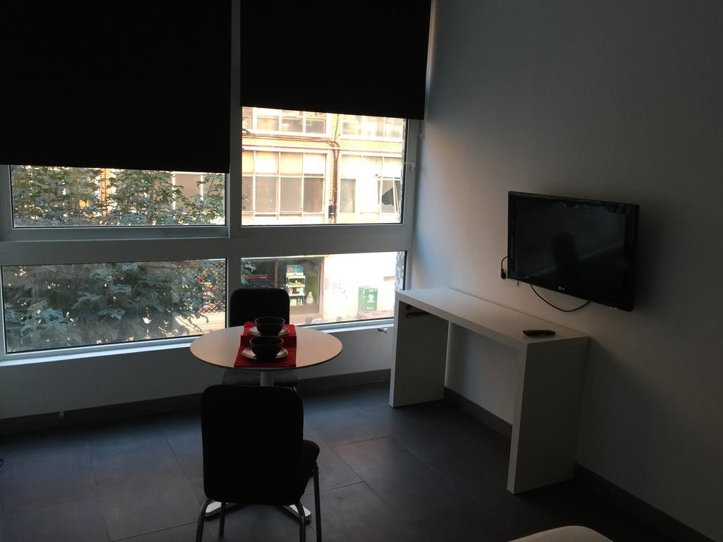 Room And Kitchen Bilbao Bagian luar foto