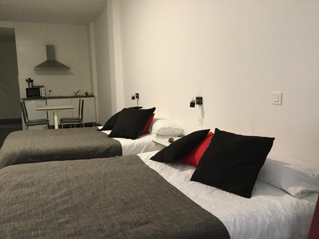 Room And Kitchen Bilbao Bagian luar foto