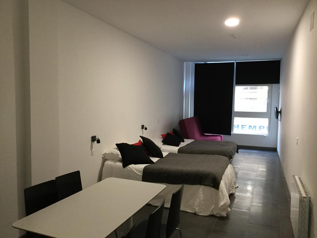 Room And Kitchen Bilbao Bagian luar foto