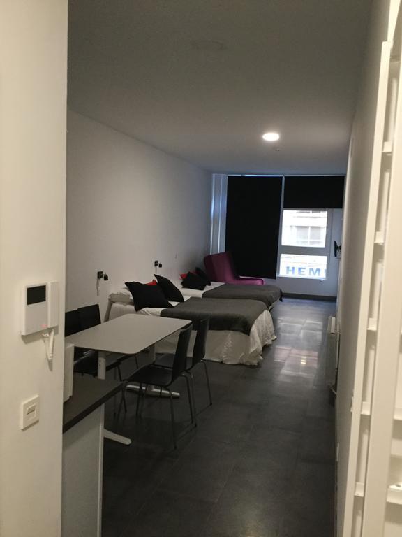 Room And Kitchen Bilbao Bagian luar foto
