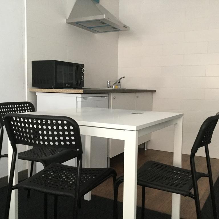 Room And Kitchen Bilbao Bagian luar foto