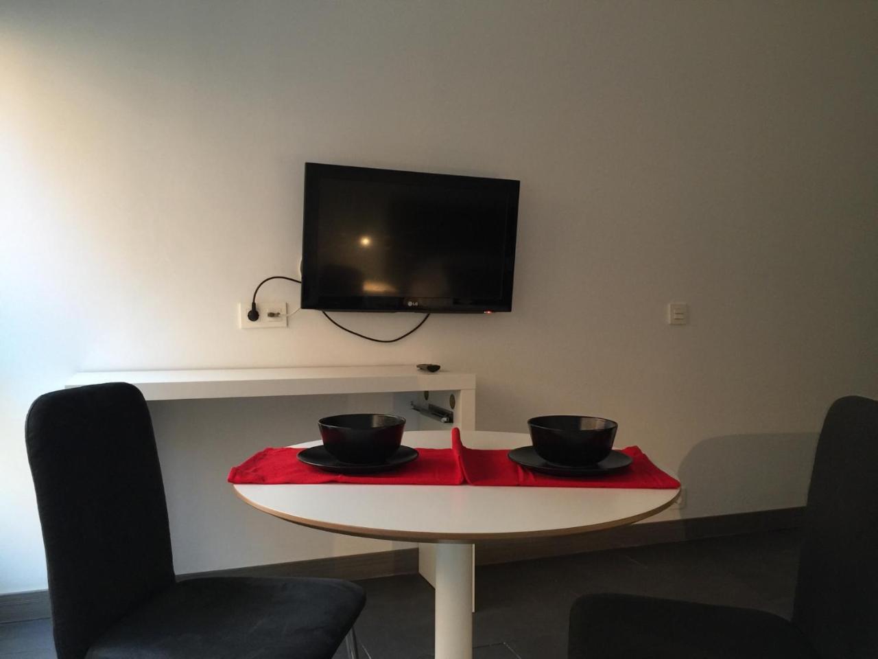 Room And Kitchen Bilbao Bagian luar foto